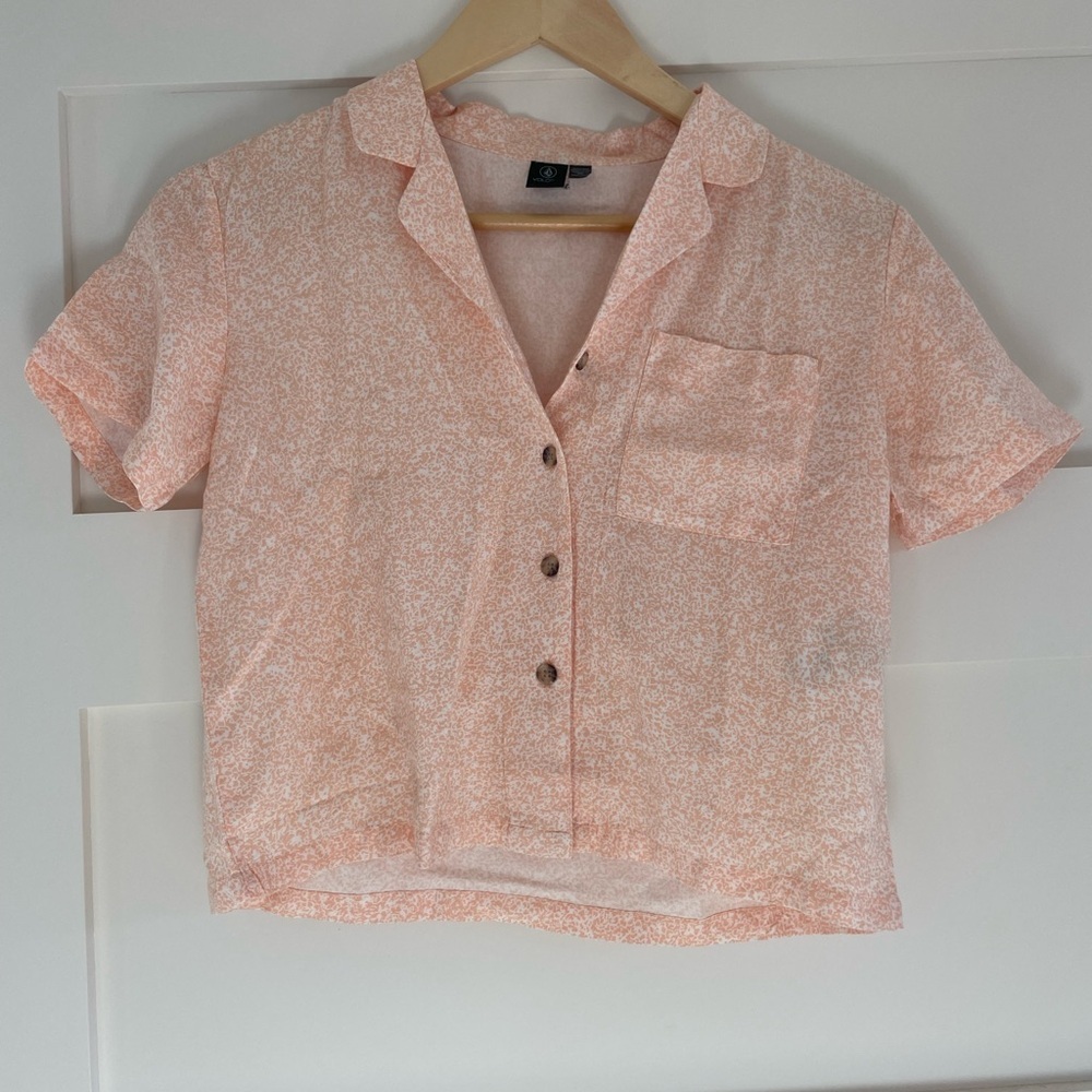 Volcom girls short  sleeve top girls size 10/12